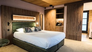 200 rooms, suites and apartments in various luxury categories