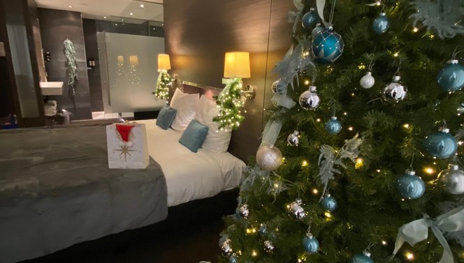 themed christmas room