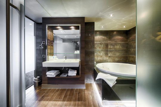 Superior jacuzzi kamer Hotel Gilze - Tilburg