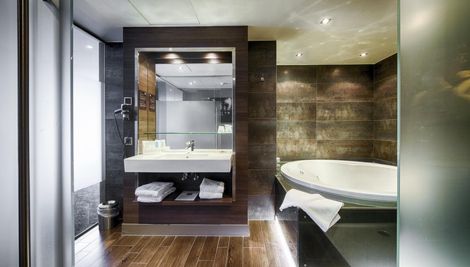 Superior jacuzzi room Hotel Gilze - Tilburg