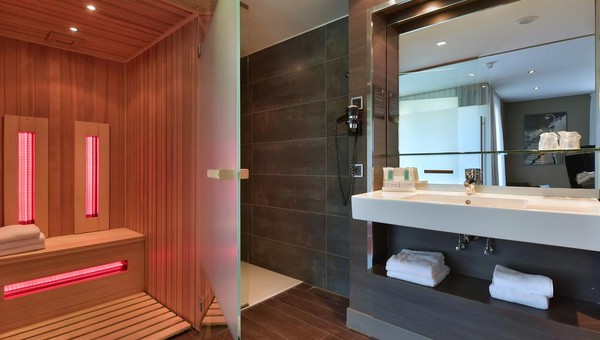 superior kamer infrarood cabine met balkon | Van der Valk Hotel ... superior kamer infrarood cabine met balkon | Van der Valk Hotel ...