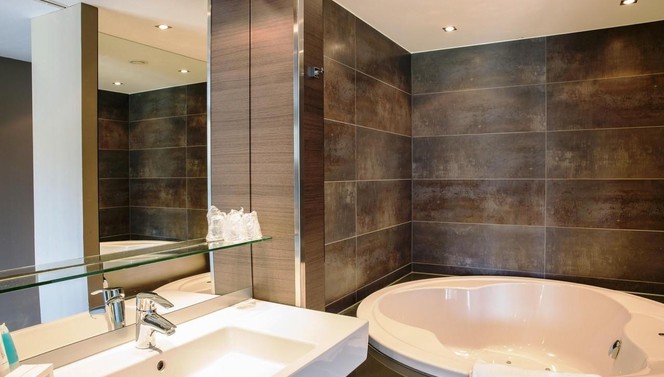 Deluxe Jacuzzi Zimmer Van Der Valk Hotel Gilze Tilburg