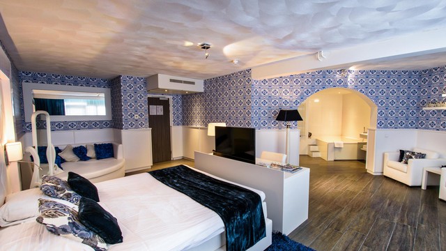 royal dutch suite